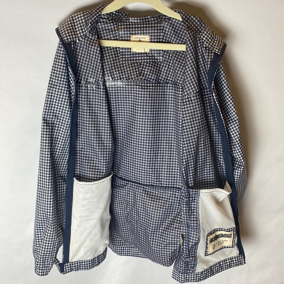 Lands’ End black gingham rain jacket with hood, size 7-8. Pockets at hip & back - Picture 5 of 7